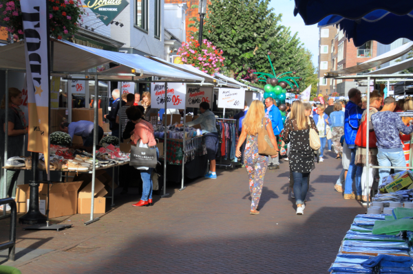 Midzomermarkt in Dorpshart Lisse