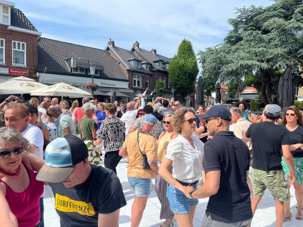 Latinmiddag op het Vierkant in Lisse