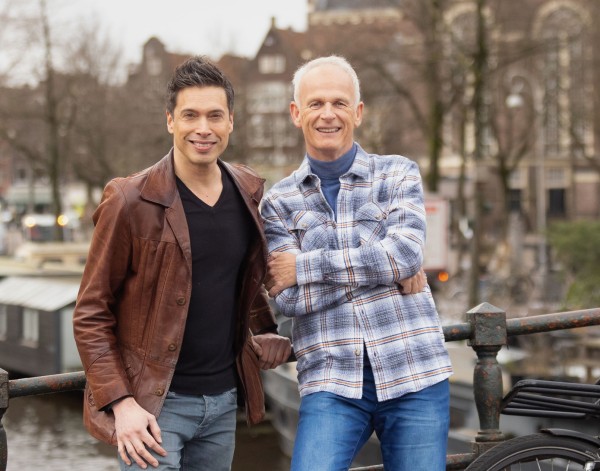 Theater Floralis - Cor Bakker ontvangt Sjors van der Panne