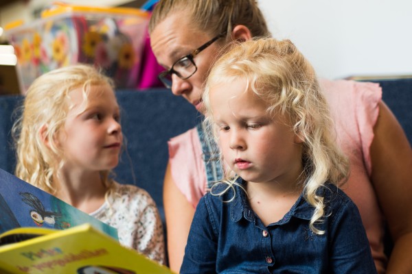 Voorlezen in de bibliotheek Lisse