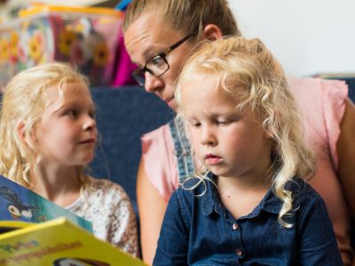 Voorlezen in de bibliotheek Lisse