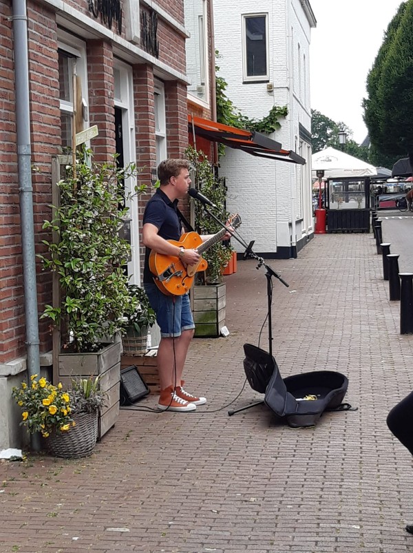 Open podium in Dorpshart Lisse